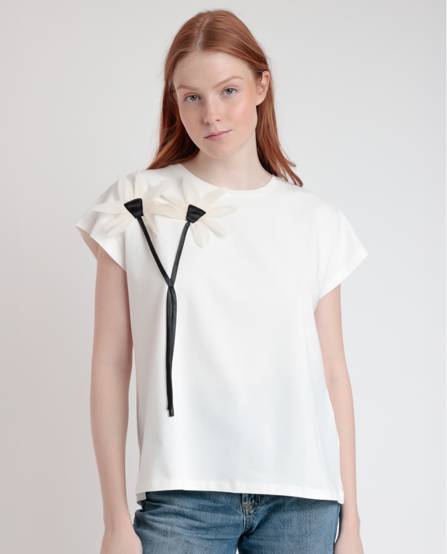 ADMAS Camiseta Manga Corta Flor Aplicada para Mujer CRUDO