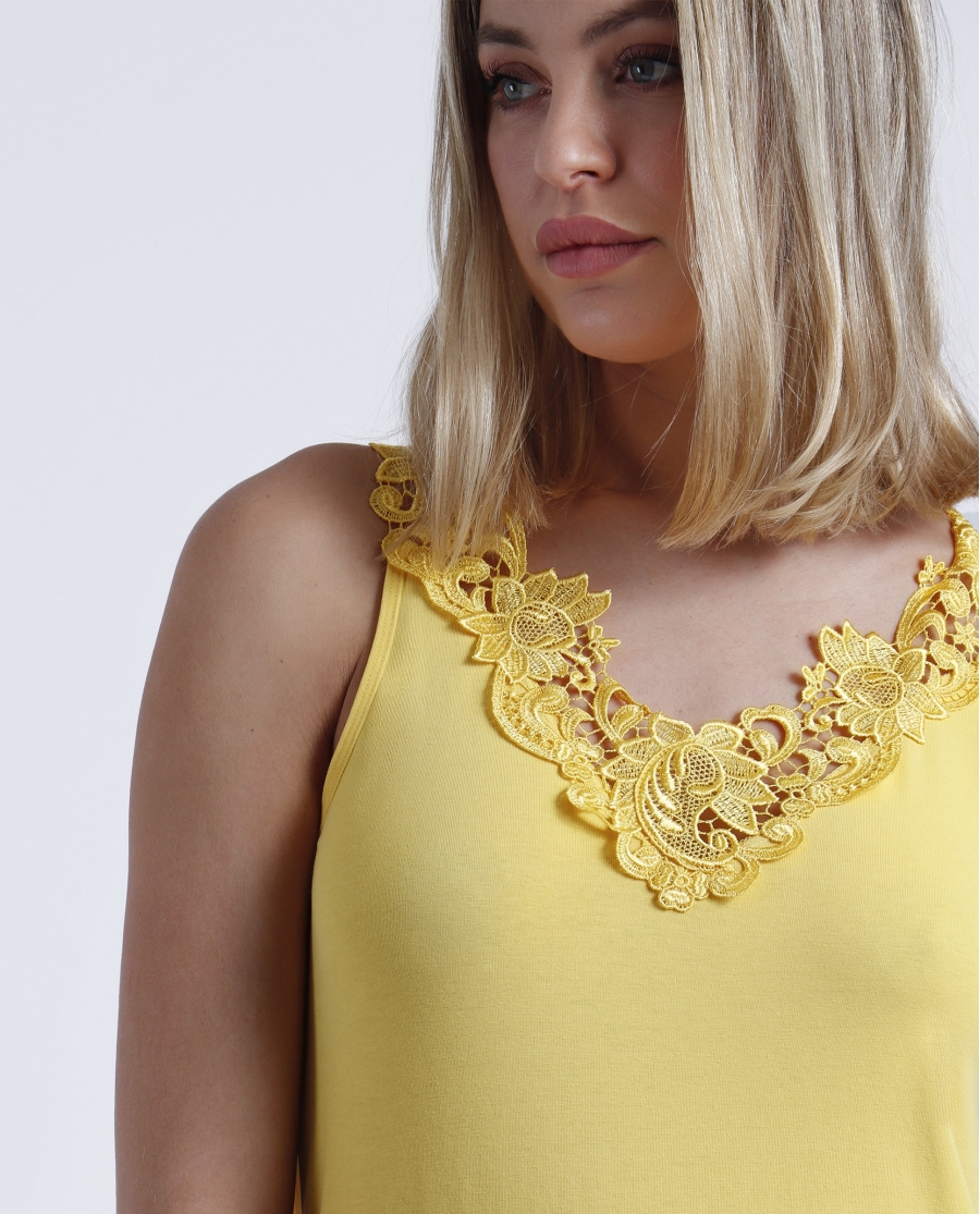ADMAS Camiseta Sin Mangas Escote Guipur para Mujer AMARILLO ADMAS Camiseta Sin Mangas Escote Guipur para Mujer AMARILLO