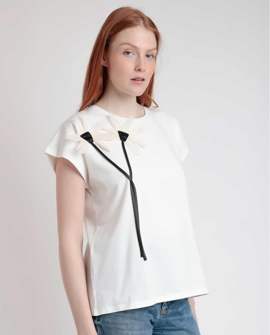 ADMAS Camiseta Manga Corta Flor Aplicada para Mujer CRUDO