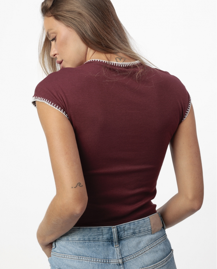 ADMAS Camiseta Manga Corta Detalle Hilo para Mujer VINO