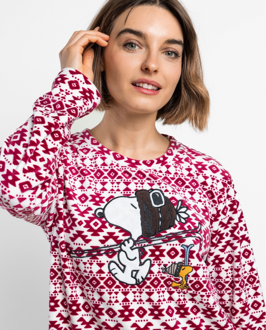 PEANUTS Pijama Manga Larga Velvet Ski Club para Mujer CEREZA