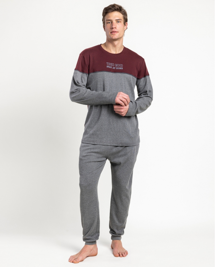 STAY AT HOME Pijama Manga Larga Tired Mood para Hombre BURDEOS